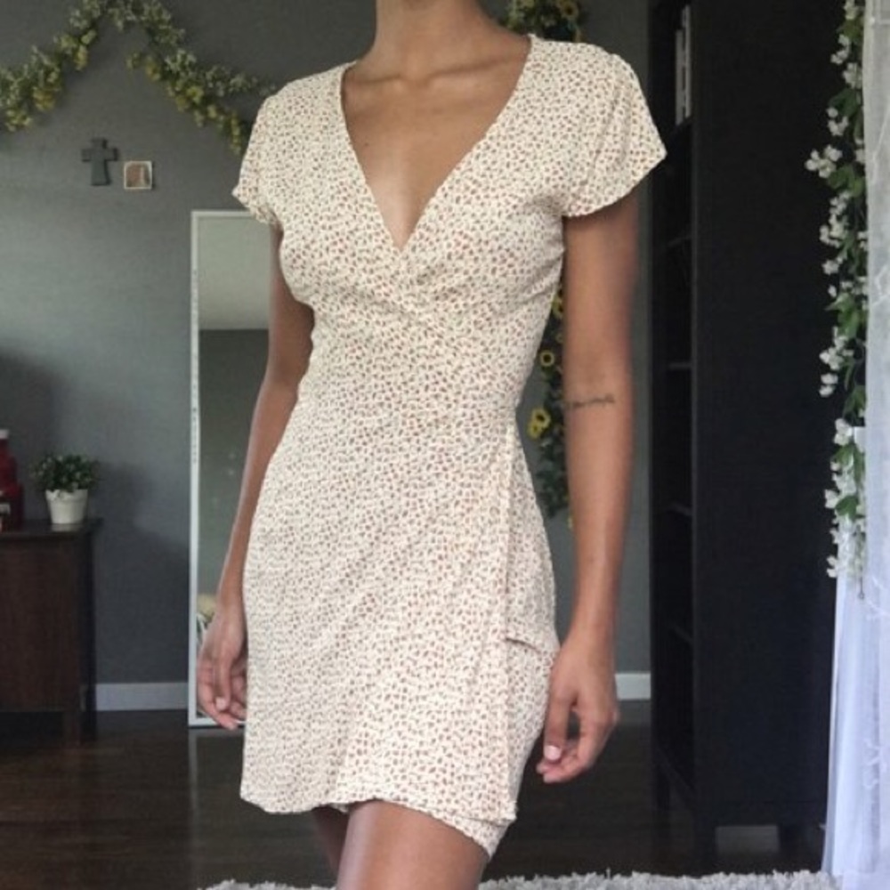 Brandy Melville Robbie wrap dress